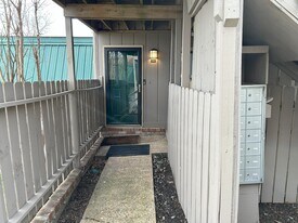 2225 Golf Rd SW in Huntsville, AL - Building Photo