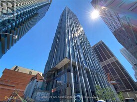 1 Yorkville Ave in Toronto, ON - Building Photo