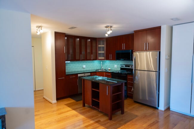 1026 Castilian Ct in Glenview, IL - Building Photo - Building Photo