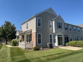 2216 Evergreen Cir in McHenry, IL - Building Photo