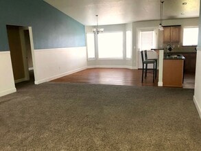 1388 Cowiche Ct in Richland, WA - Building Photo - Building Photo