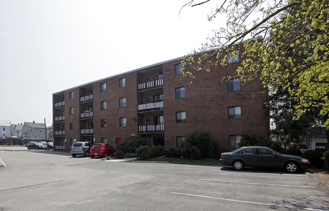 175 Adams St in Newton, MA - Foto de edificio - Building Photo