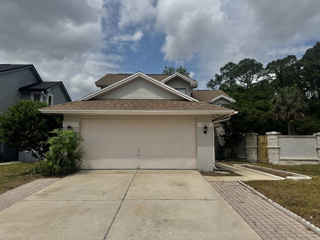 property at 310 Foxboro Ct