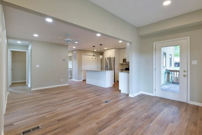 4 Fisher Creek Dr in Kimberling City, MO - Building Photo - Building Photo