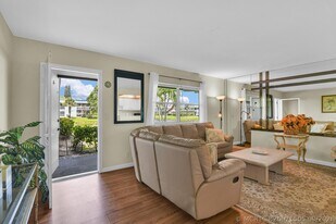 359 Saxony Trail in Delray Beach, FL - Building Photo