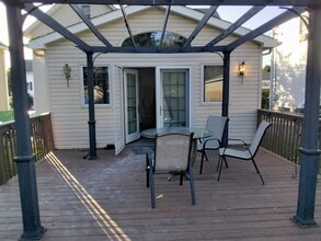 295 Center St in Landing, NJ - Building Photo - Building Photo