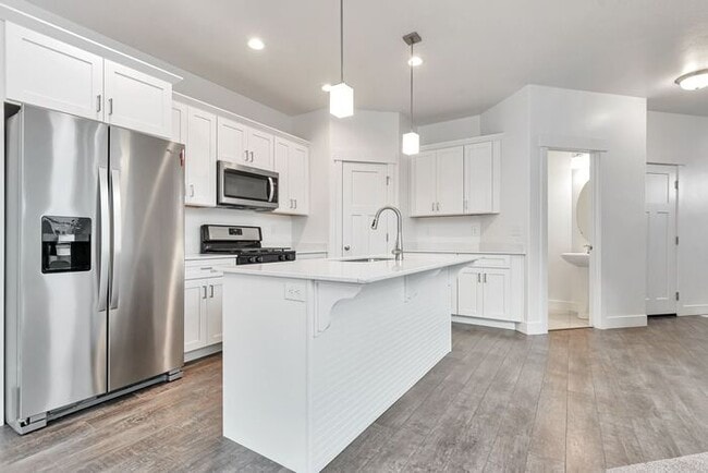 16192 S Truss Dr in Bluffdale, UT - Building Photo - Building Photo