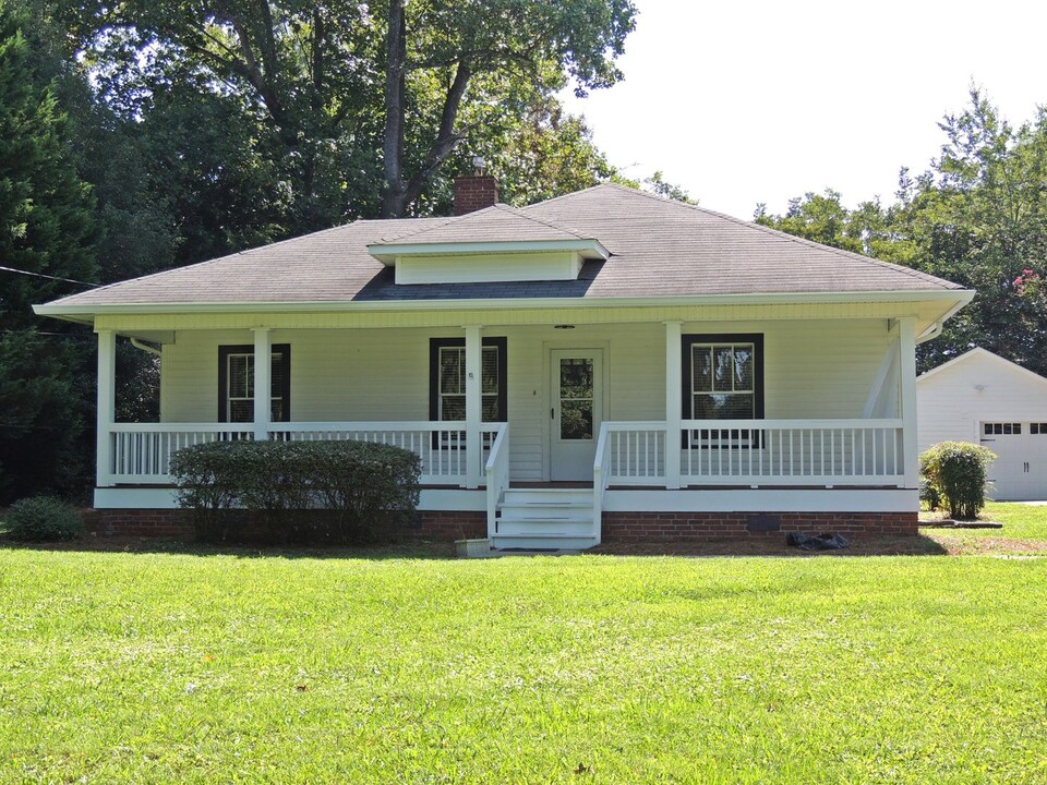 1712 Old Niles Ferry Rd in Maryville, TN - Building Photo