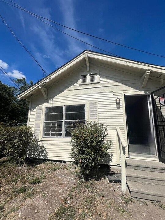 3109 Anita St Photo