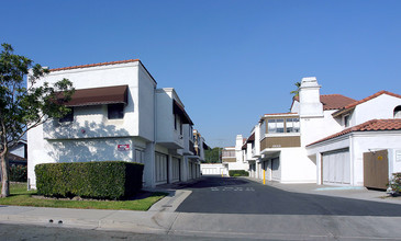 1931-1935 Houston Ave in Fullerton, CA - Building Photo - Building Photo