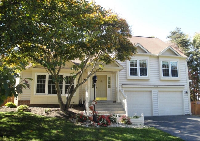 12324 Knightsbridge Dr in Woodbridge, VA - Foto de edificio - Building Photo