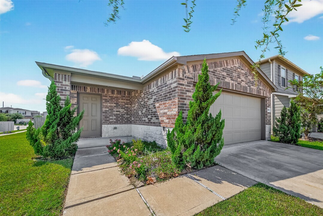 2730 Skyview Silver Dr in Houston, TX - Building Photo