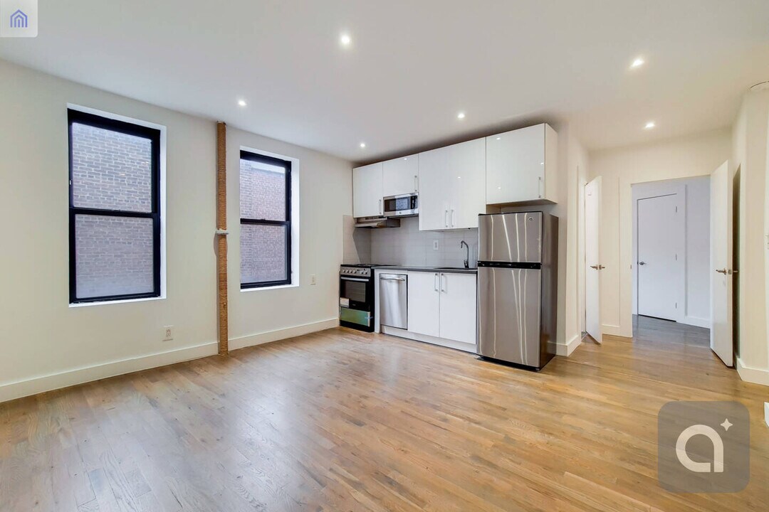 41-07 28th Ave-Unit -9 in Queens, NY - Foto de edificio