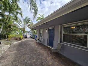 740 NE 37th St in Oakland Park, FL - Building Photo - Building Photo