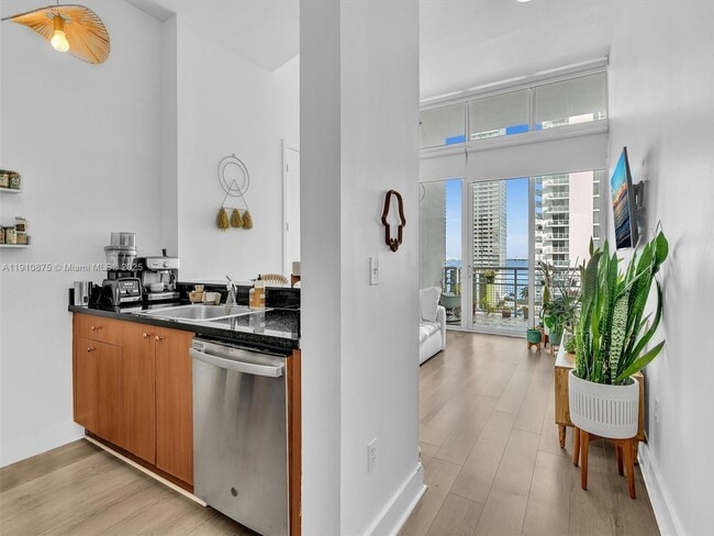 2200 NE 4th Ave in Miami, FL - Building Photo - Building Photo