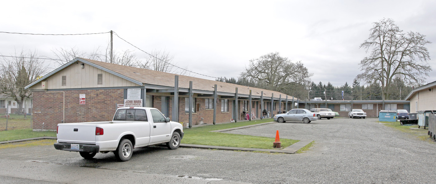 15121 Washington Ave SW in Lakewood, WA - Foto de edificio