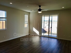 1553 Oliveira Dr in Tracy, CA - Building Photo - Building Photo