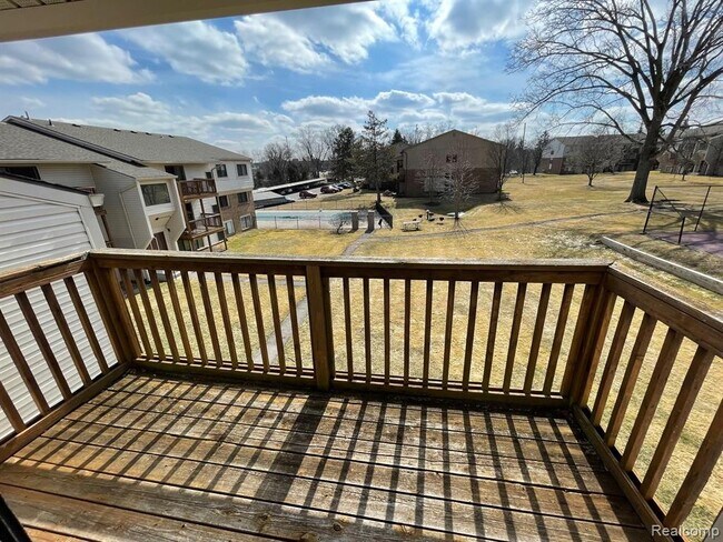 30042 W 12 Mile Rd in Farmington Hills, MI - Building Photo - Building Photo