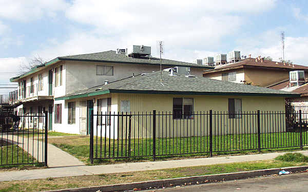 435 N Valeria St in Fresno, CA - Foto de edificio