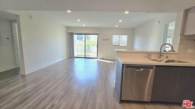 property at 5030 Rosewood Ave