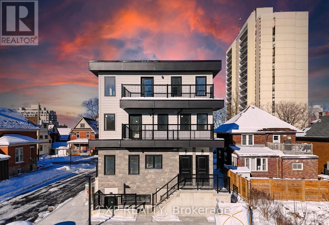 17-17 Peter St in Kitchener, ON - Building Photo