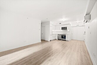 1200 Crescent in Montréal, QC - Building Photo - Building Photo