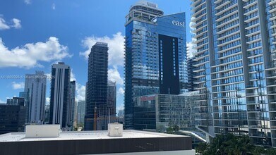 55 SE 6th St, Unit 1702 in Miami, FL - Building Photo - Building Photo