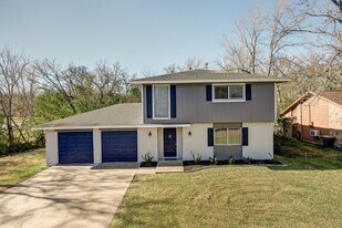 AUGUST 2026 MOVE IN! Beautiful 5 Bed Recently Renovated! in College Station, TX - Building Photo