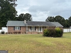 545 Southmoor Cir in Stockbridge, GA - Building Photo