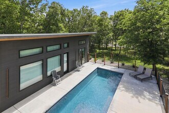 201 Kahana Ln in Bastrop, TX - Foto de edificio - Building Photo