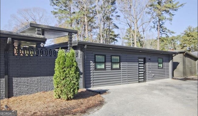 property at 3229 Kingsdale Dr SW