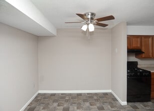 Woodland Springs in Bloomington, IN - Foto de edificio - Interior Photo