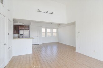 11925 Kling St, Unit 206 in Los Angeles, CA - Foto de edificio - Building Photo