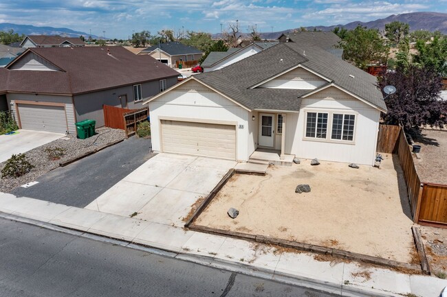 1270 Shadow Ln in Fernley, NV - Building Photo - Building Photo