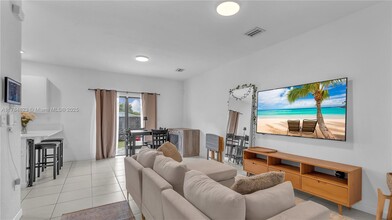 488 NW 203rd Terrace in Miami, FL - Foto de edificio - Building Photo