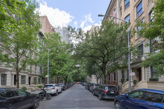 10 E 95th St in New York, NY - Building Photo - Building Photo