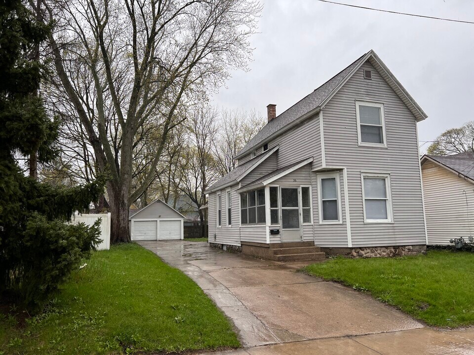 26 Ann St NE in Grand Rapids, MI - Building Photo