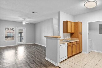 Stonegate Apartments in Del Rio, TX - Building Photo - Building Photo