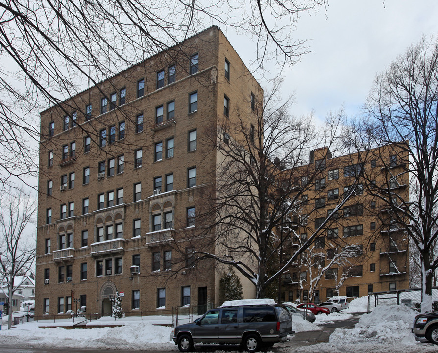 30 Cottage Ave in Mount Vernon, NY - Foto de edificio