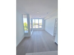 1342 Johnston Rd in White Rock, BC - Building Photo - Building Photo