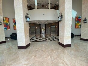 4725 W Sand Lake Rd in Orlando, FL - Building Photo - Building Photo