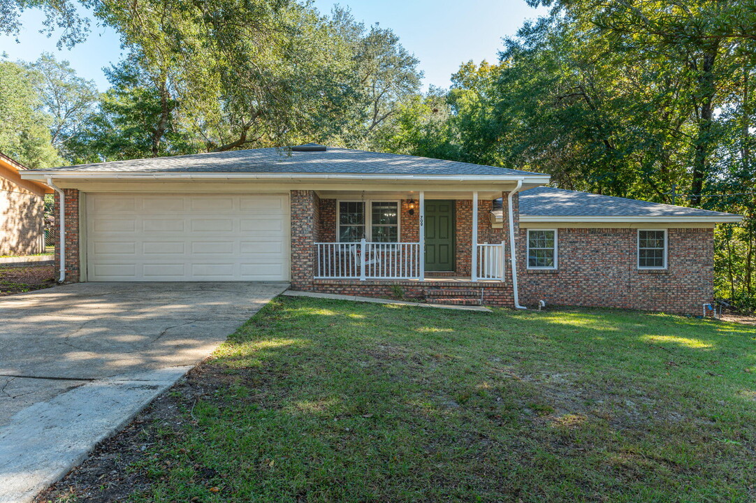 709 Nutmeg Ave in Niceville, FL - Building Photo