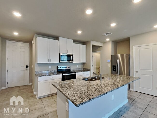 7649 Intrepid Rd in Wesley Chapel, FL - Building Photo - Building Photo