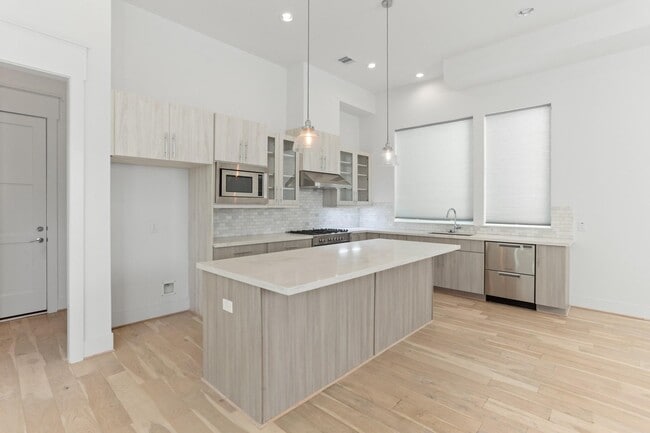 9818 Mocking Bird Hill Ln in Houston, TX - Building Photo - Building Photo