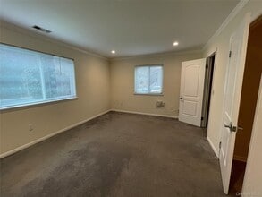 327 N Greeley Ave in Chappaqua, NY - Building Photo - Building Photo