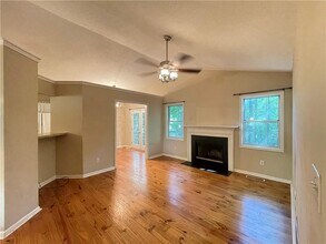 324 King James Dr in Dallas, GA - Building Photo - Building Photo