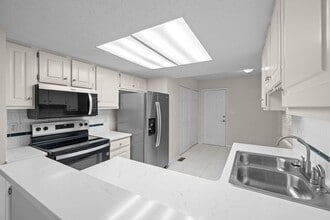 9024 St Thomas Ln in Charlotte, NC - Building Photo - Building Photo