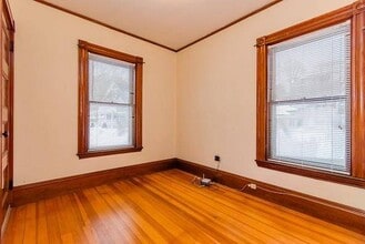 1068 South St in Boston, MA - Building Photo - Building Photo