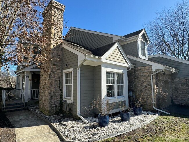 property at 18 E Countryside Dr