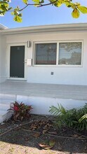 2800 SW 25th St in Miami, FL - Building Photo - Building Photo